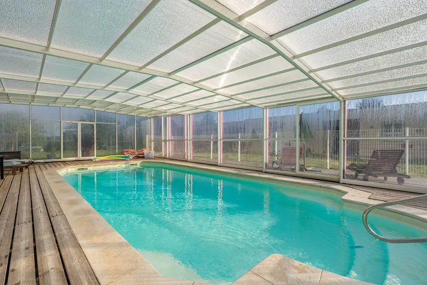 Apartment with garden, pool & terrace - Image 1