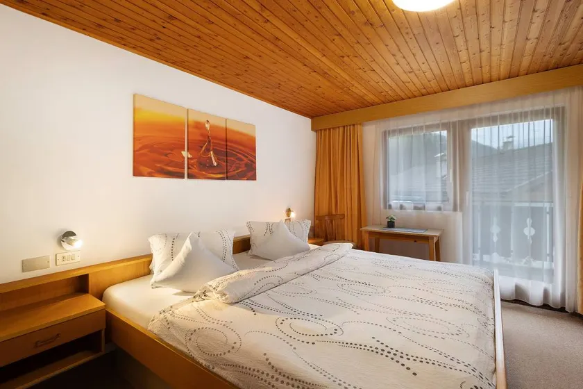 Zimmer 'Ederhof 3' mit Bergblick, Gemeinschaftsterrasse und Wi-Fi, Frühstück inkludiert - Image 1