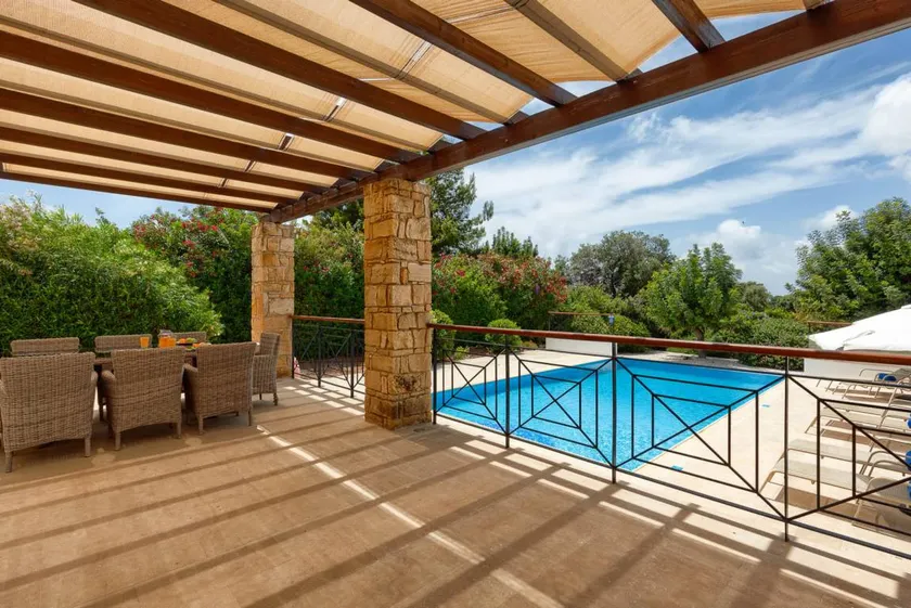 Encantadora villa apta para familias con terraza, jardín y piscina privada - Image 1