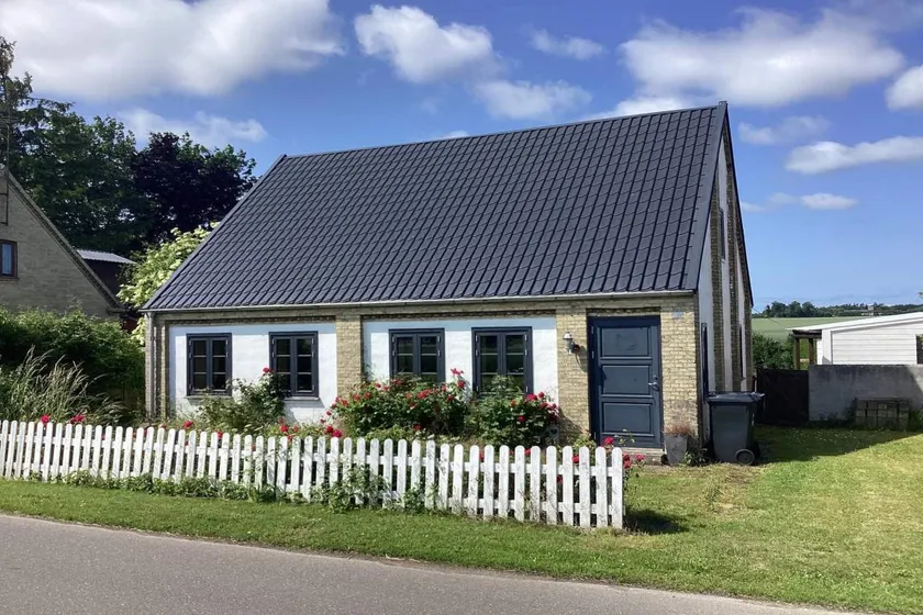 Fully equipped charming house with garden, barbecue & terrace | Dogs allowed - Image 1