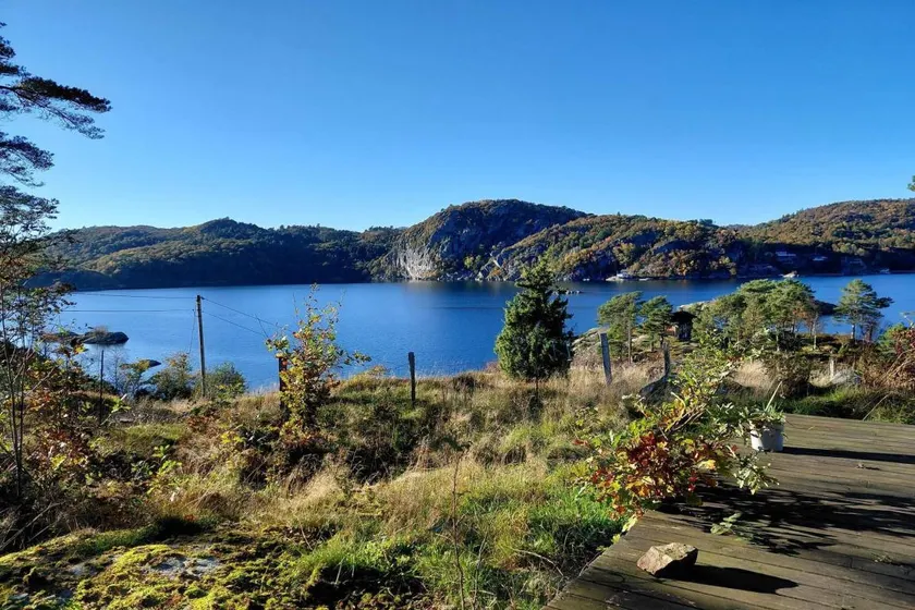 Holiday home with barbecue, terrace & garden | Water view | Pets are welcome - Image 1