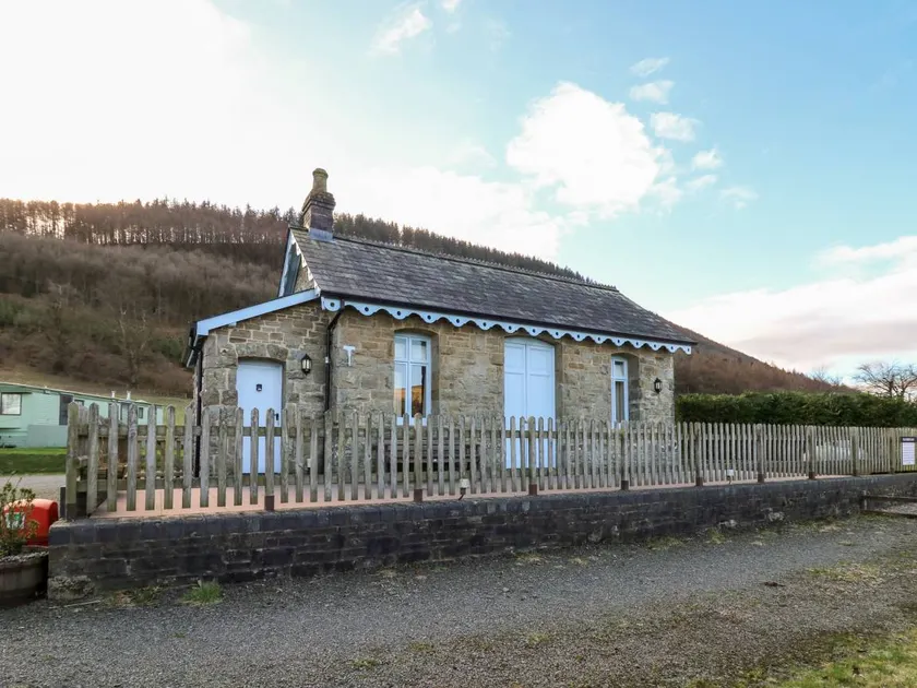 Family-oriented cottage with garden | Pets allowed - Image 1