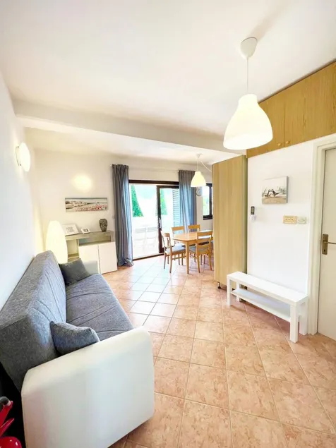 Flat with garden, BBQ & terrace - Image 1
