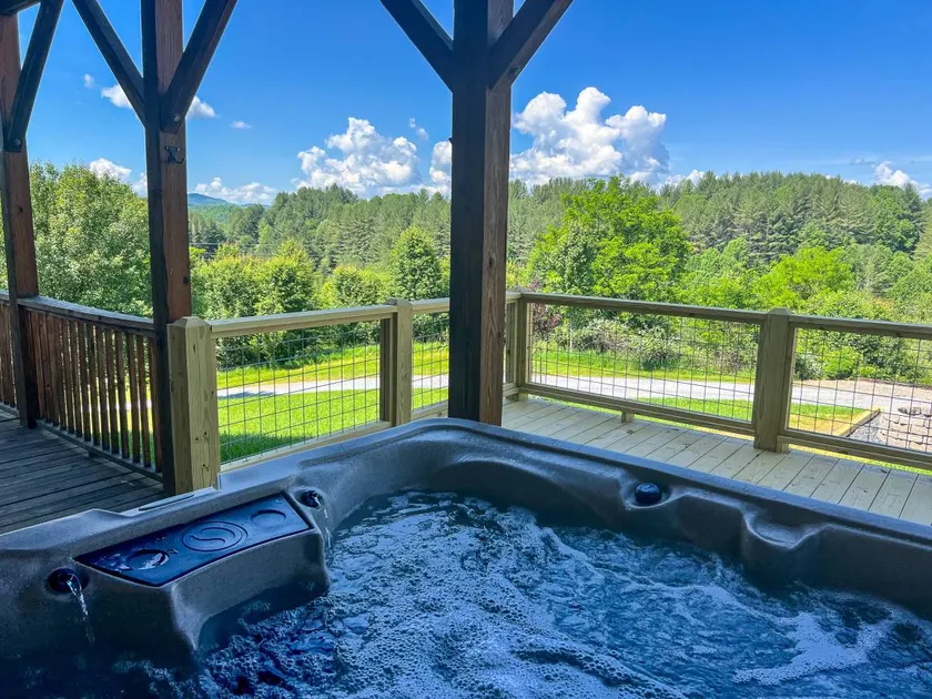 Children-friendly house with jacuzzi, garden & barbecue | Mountain view - Image 1