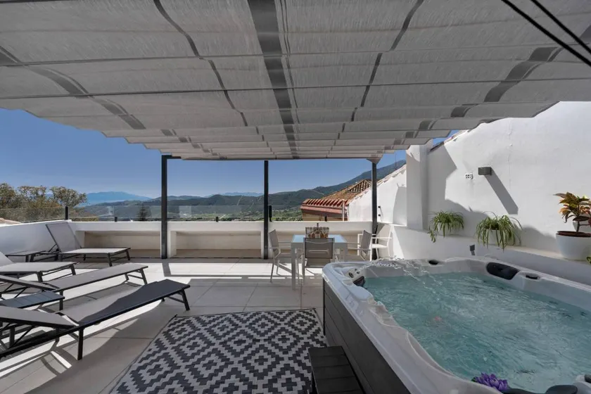 Bed & breakfast with pool, hot tub & terrace | Mountain view | Perfect for remote work - Image 1
