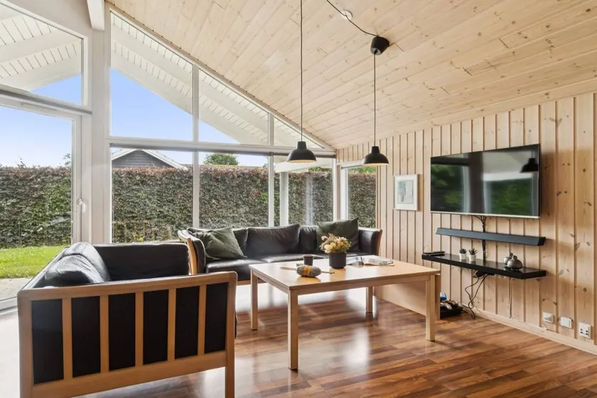 Fully equipped holiday home with garden, jacuzzi & BBQ | Pets are welcome - Image 1