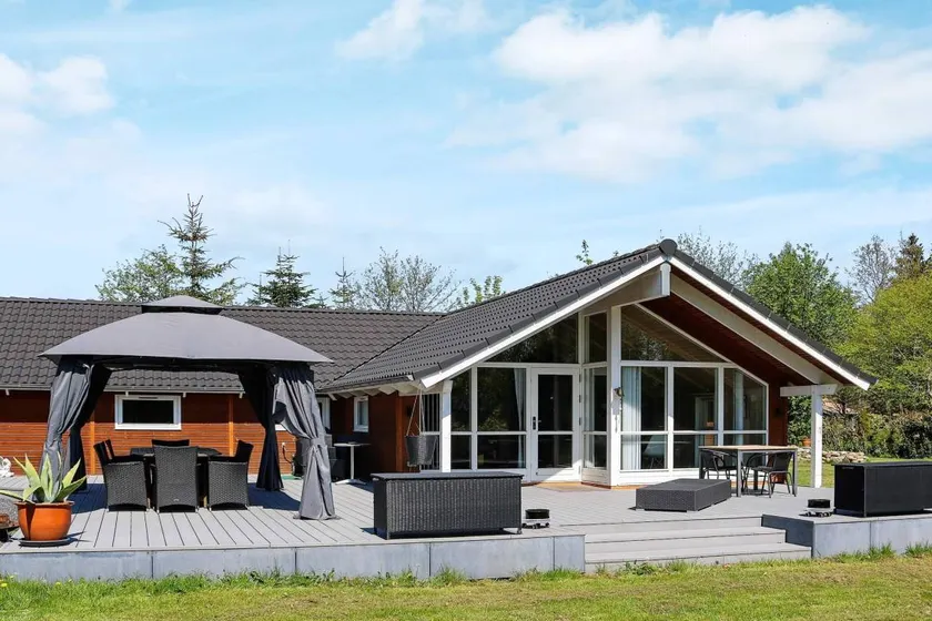 House with sauna & garden - Image 1