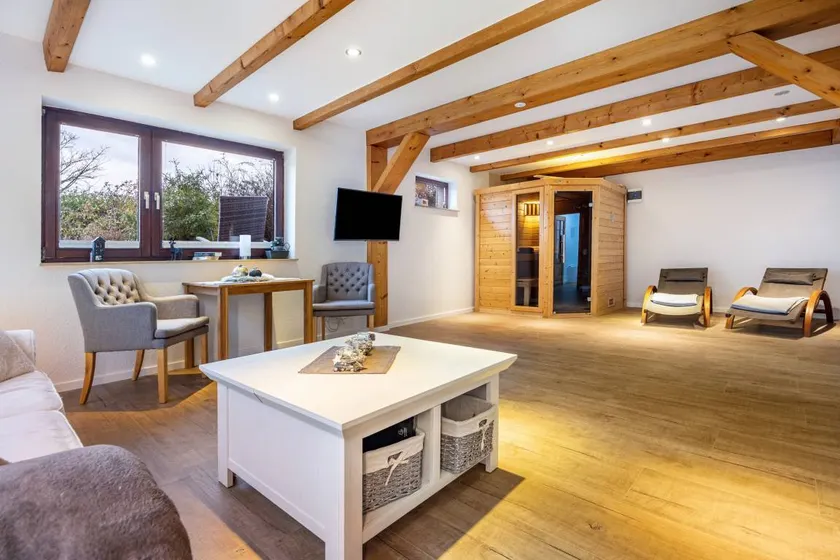 Apartment with sauna, garden & terrace - Image 1