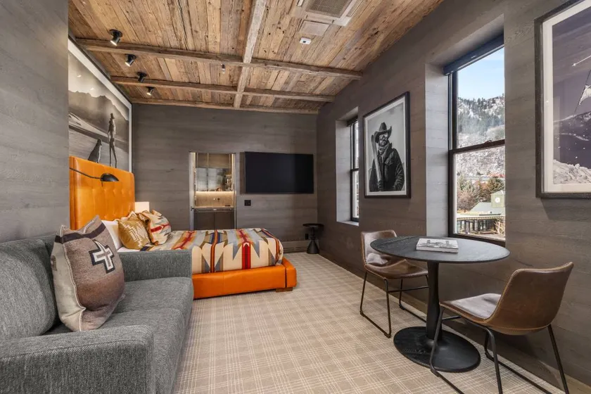Independence Square 300 | Newly Renovated Studio in Downtown Aspen | Rooftop Hot tub - Image 1