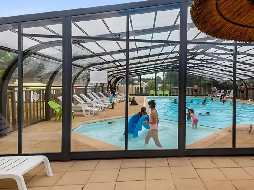 Mobilheim mit beheiztem Pool und Terrasse - Image 1