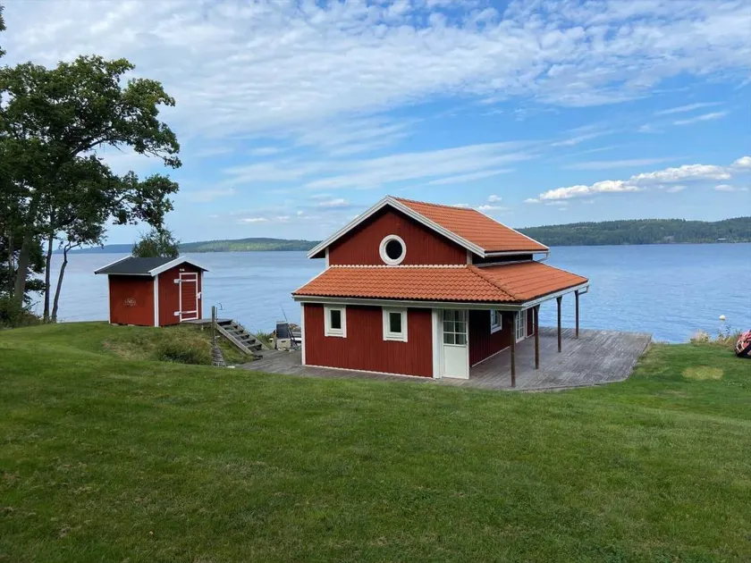 Holiday home with sauna & terrace | Lake view - Image 1