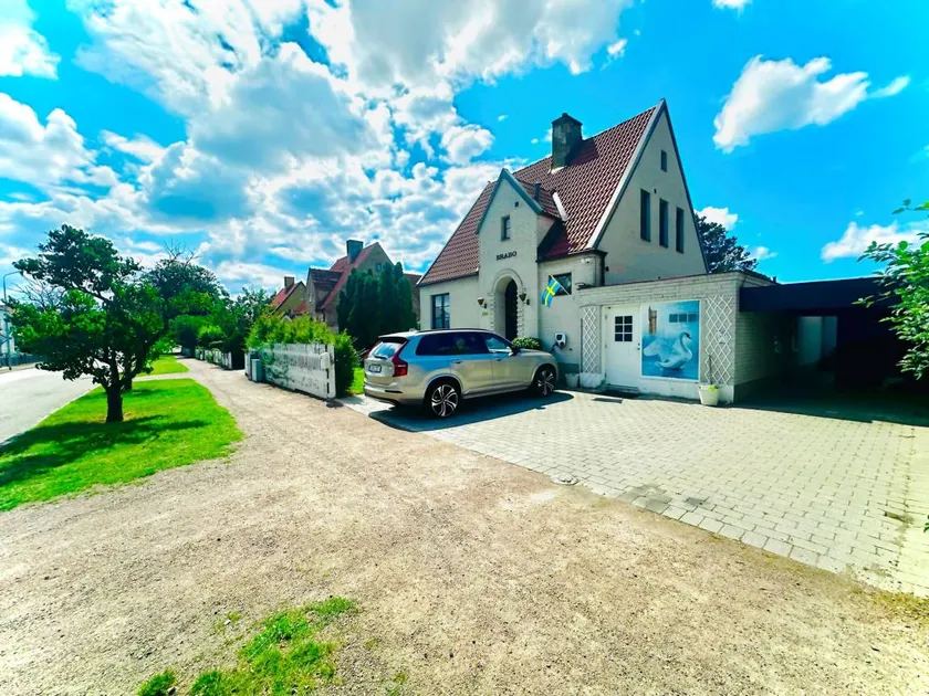 Charming Villa Room with Private Facilities in Landskrona - Image 1