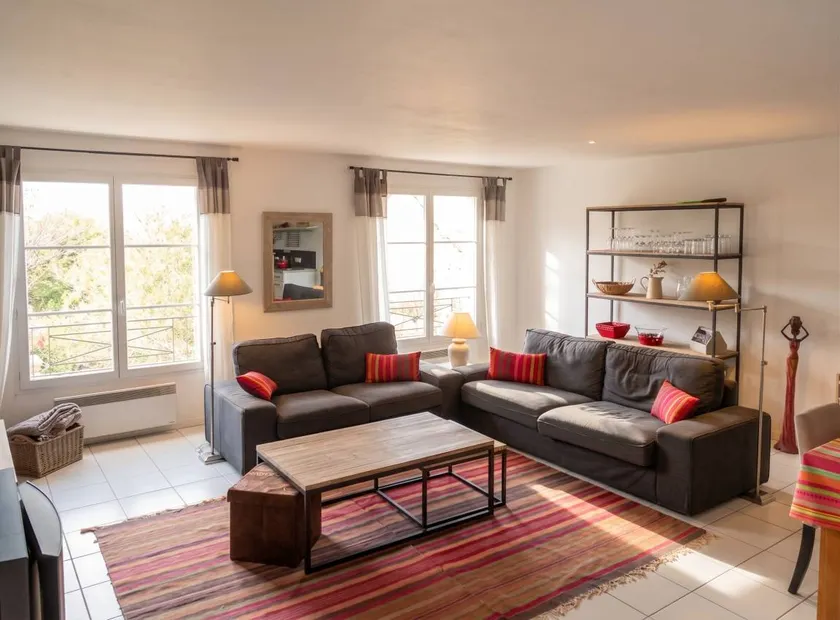 Cozy house in La Garde-Freinet, 160 m², city view - Image 1