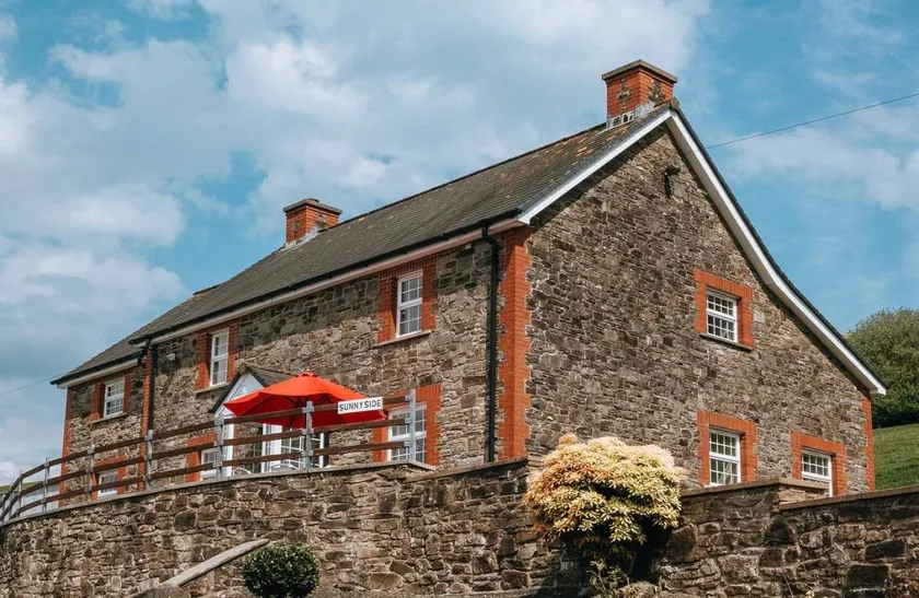 Luxury Farmhouse Sleeps 8 Hottub Brecon Beacons - Image 1