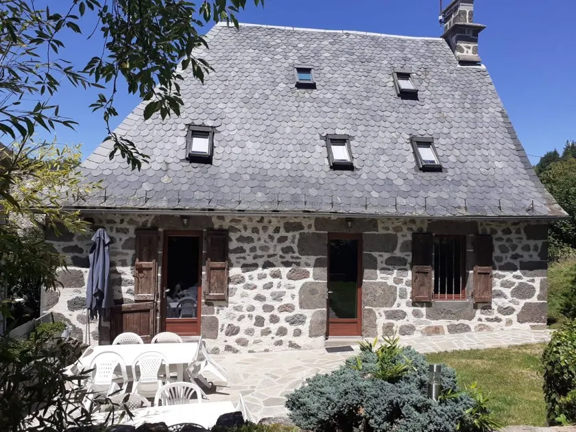 Holiday home with terrace, garden & BBQ | Mountain view - Image 1