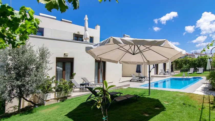 Fully equipped apartment with terrace, private pool & BBQ - Image 1
