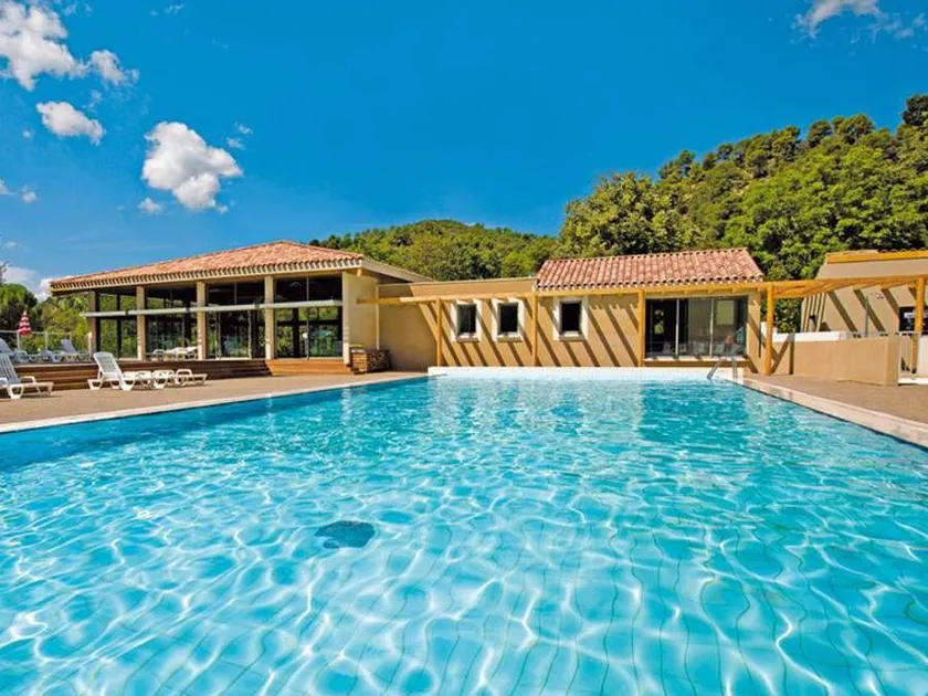 Merveilleuse chambre chez l'habitant adaptée aux familles avec piscine chauffée et terrasse | Vue jardin | Avec animaux autorisés - Image 1