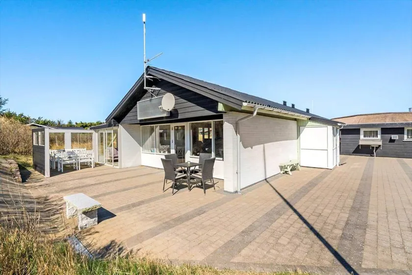 Holiday home with BBQ, sauna & terrace - Image 1