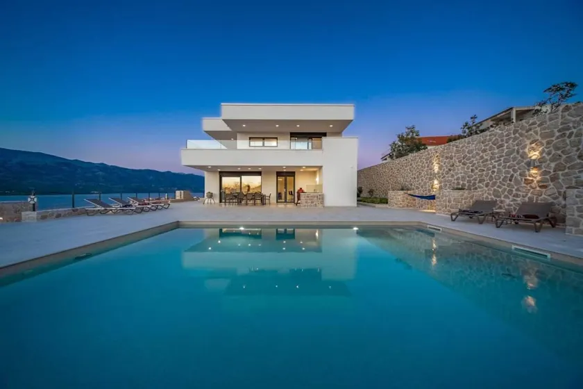 Villa with sauna, garden & fast internet | Beach view - Image 1
