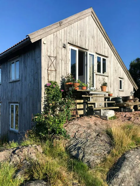 Holiday home with garden, terrace & BBQ | Water view - Image 1