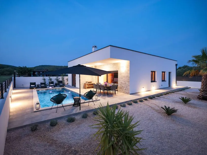 House with barbeque, terrace & private pool | Sea view - Image 1