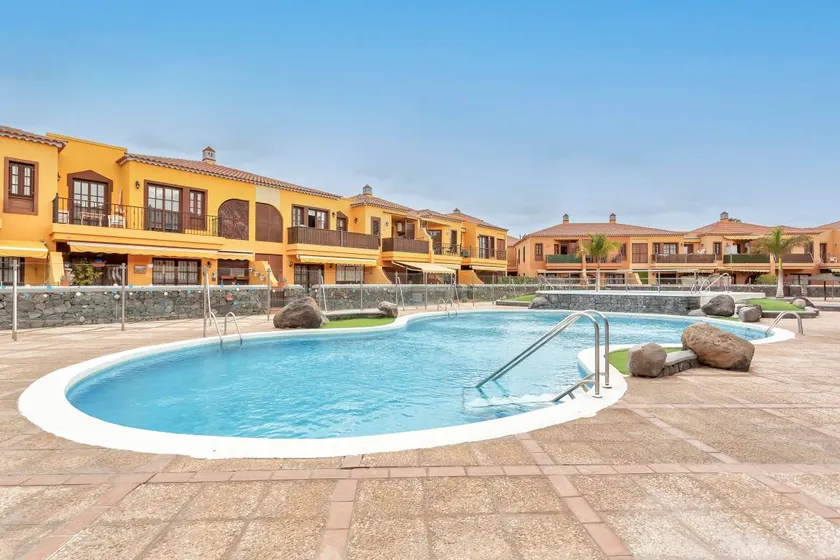 Wohnung mit Terrasse, privatem Pool und Garten | Bergblick | Perfekt für die Arbeit von Zuhause - Image 1
