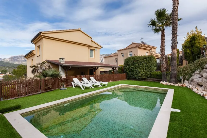 House with garden, BBQ & terrace | Mountain view - Image 1