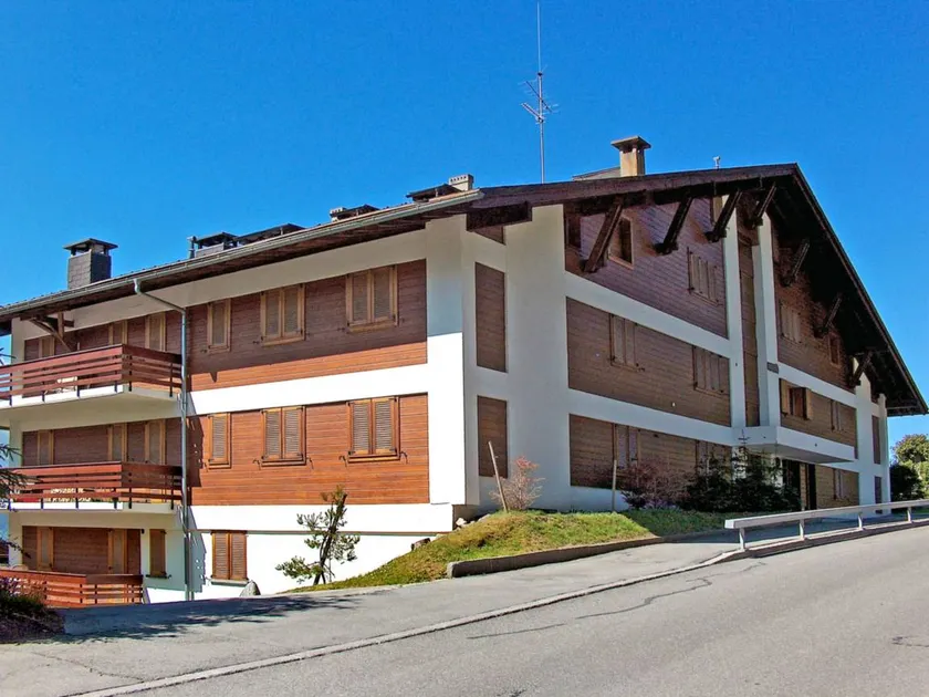Flat with terrace - Image 1