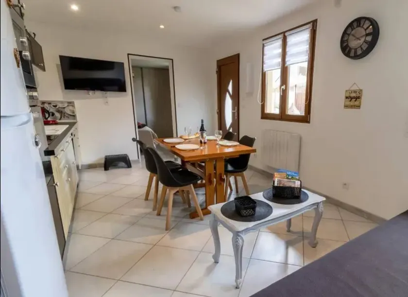 House with barbecue & terrace - Image 1