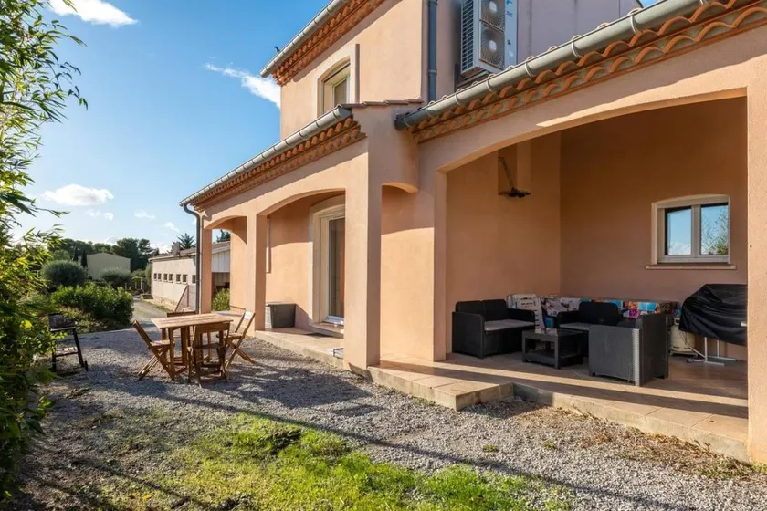Holiday home with BBQ, garden & terrace | Mountain view - Image 1