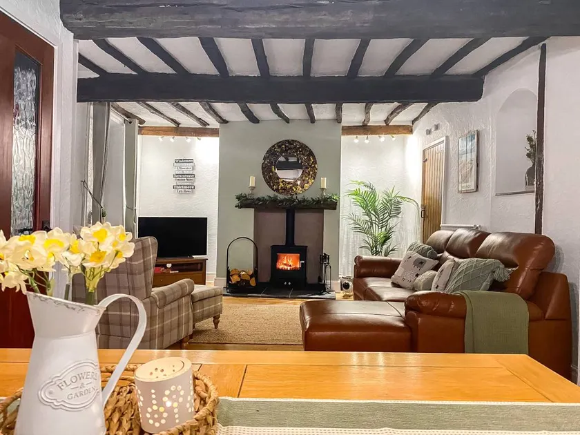 Cottage with garden - Image 1