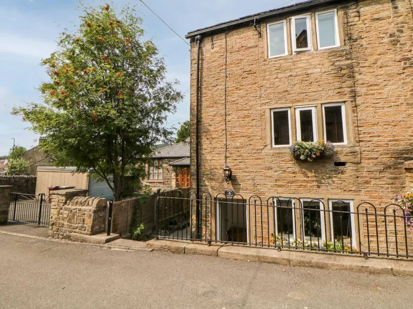 Cottage with garden & terrace - Image 1