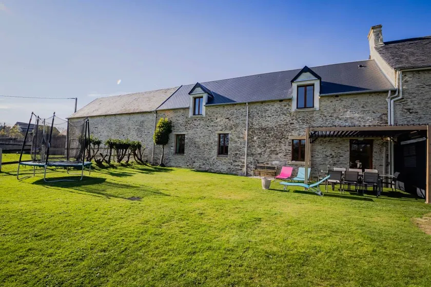 Family-friendly wonderful cottage with BBQ, terrace & garden | River view - Image 1