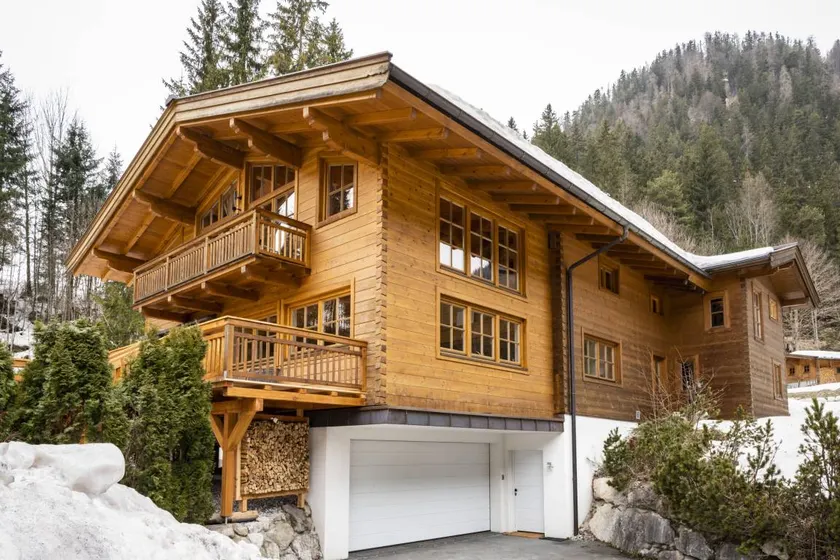 Chalet with sauna, terrace & private pool - Image 1