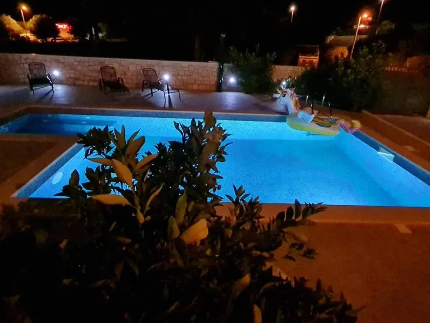 Appartement entièrement équipé avec piscine privée, terrasse et barbecue - Image 1