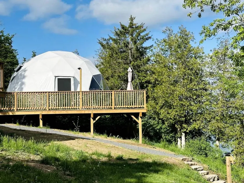 Stunning Dome with Barbecue and Great Vistas in Yarker, Ontario - Image 1