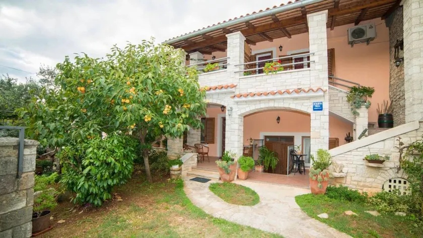 Flat with terrace, barbecue & garden | Pet-friendly - Image 1
