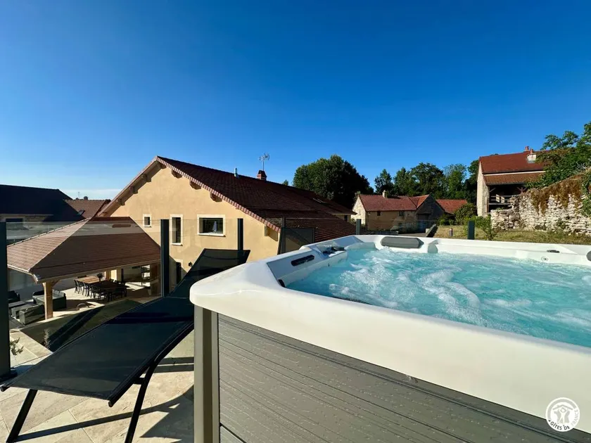 Casa rural con piscina privada, barbacoa y jacuzzi - Image 1