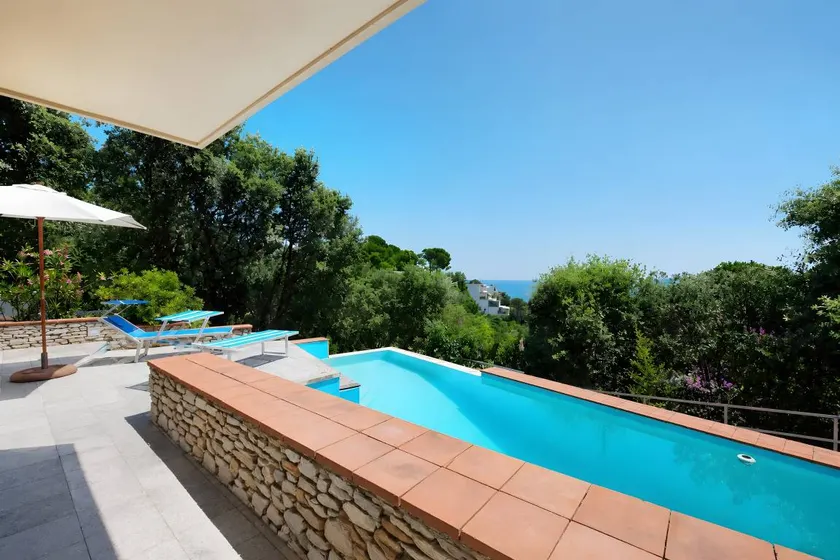 Villa Roberta – Pool, Garten, WLAN & privater Parkplatz, Privatsphäre in der Pineta - Image 1