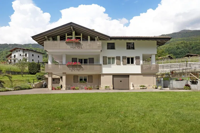 Flat with garden & terrace | Garden view - Image 1
