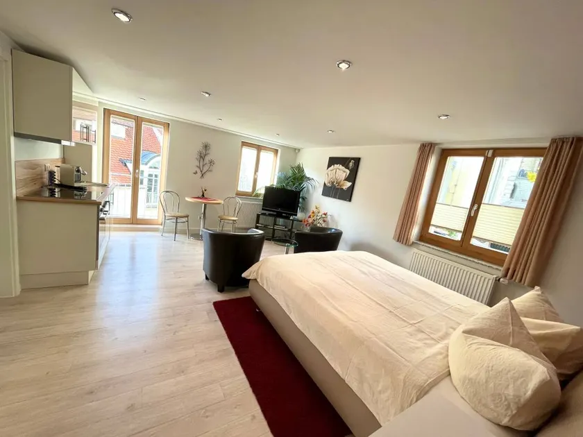 Apartment with terrace - Image 1