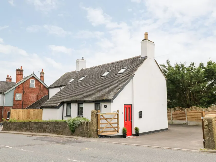 Family-oriented cottage with garden | Dogs allowed - Image 1