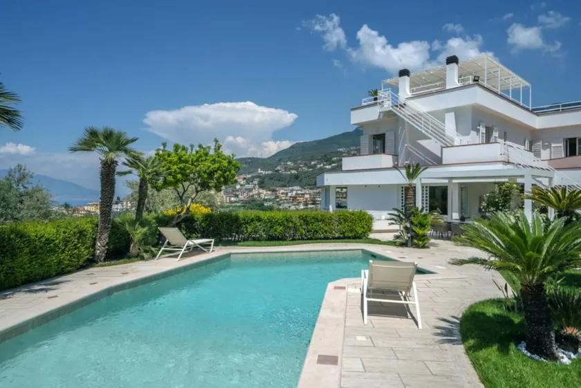 Villa avec jardin, piscine privée et barbecue - Image 1