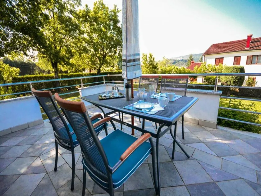 House with barbecue, terrace & garden - Image 1