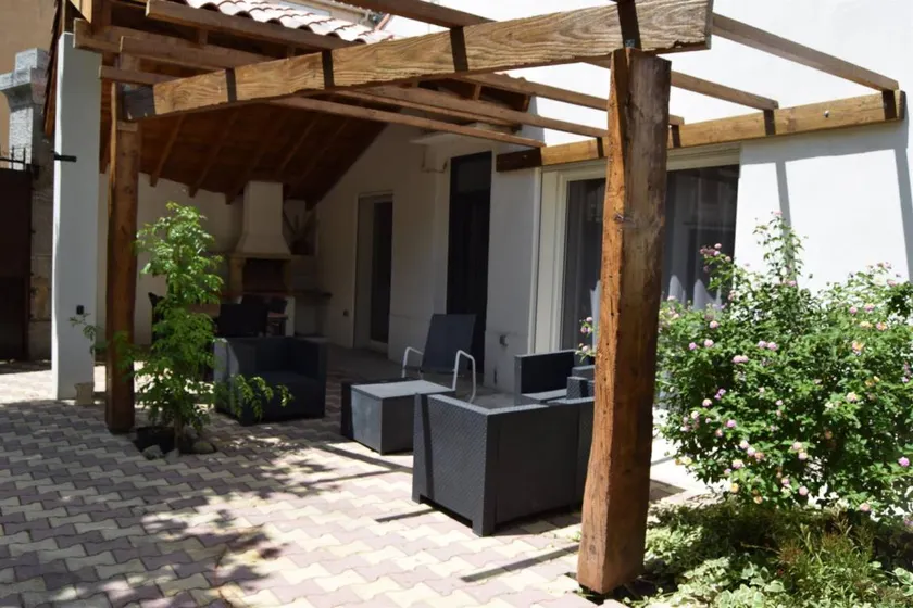 Gite with BBQ, terrace & garden - Image 1