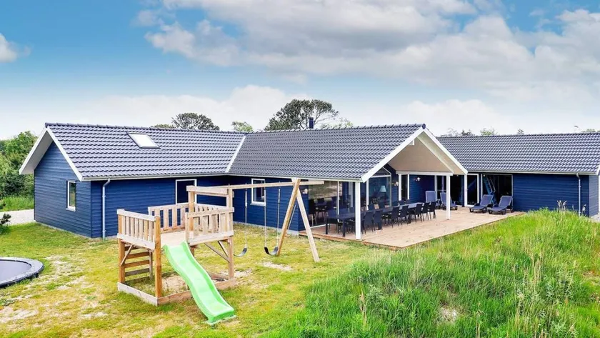 Holiday home with hot tub, pool & sauna - Image 1