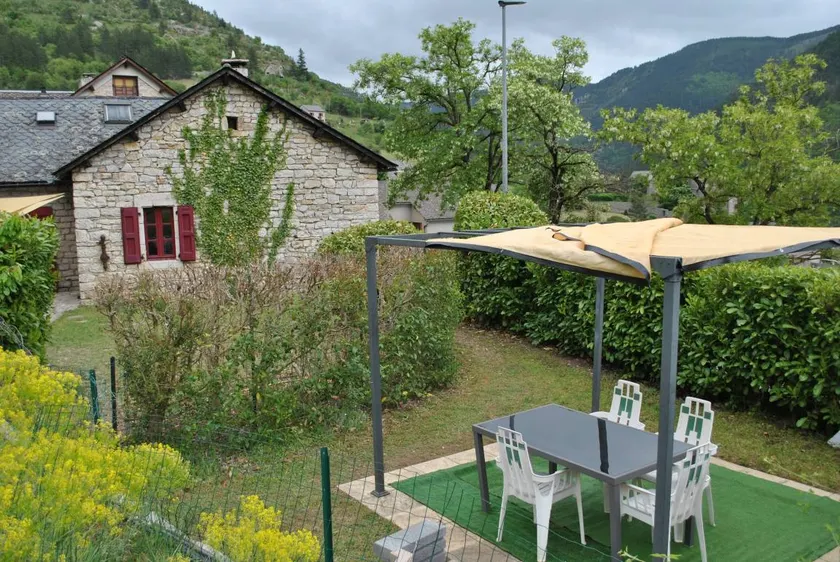 Casa con terrazza, giardino e griglia | Vista sul giardino - Image 1