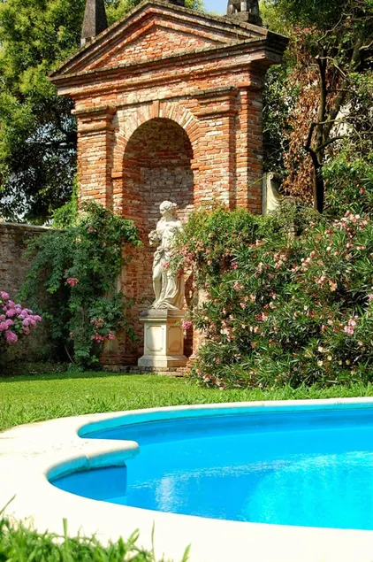Apartment with garden, BBQ & private pool - Image 1