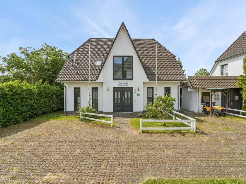 Large, comfortable apartment by the sea - Image 1