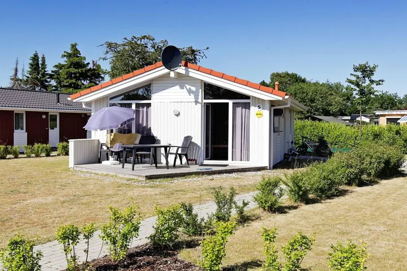 Nice holiday home with garden & terrace | Next to the beach | Pets are welcome - Image 1